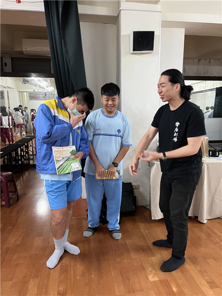 劇場講師指導學生