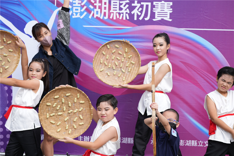 111學年全國舞蹈比賽澎湖初賽和背板合照