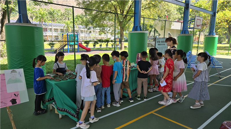 05 孩子們對於展示自己的創作充滿期待自信與喜悅
