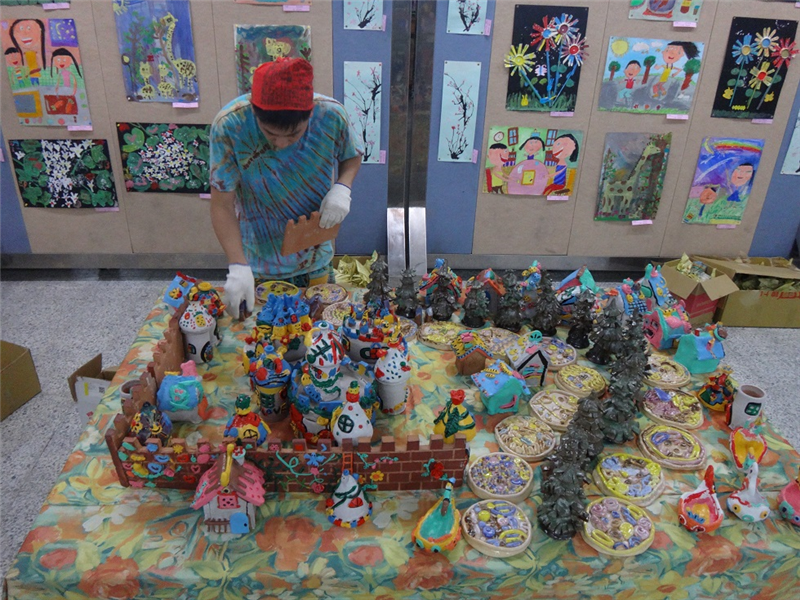 崑山國小-10陶藝作品展示於校園1
