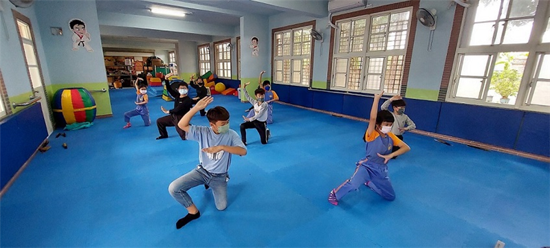 學習功夫舞動作充滿活力氣息