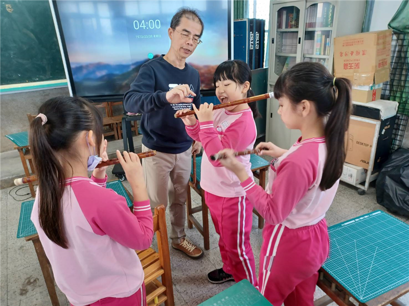 吹管組老師指導學生上課情形