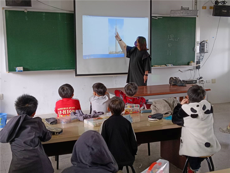 112學年度高雄市興達國小藝術深耕教學計畫 童話說童心 童畫悅童年 環遊世界趣_封面照片
