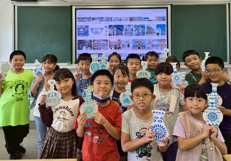 藍瓷是葡萄牙建築的非常重要的元素之一，融入明代青花瓷，進而演變成了葡萄牙的生活美學及文化。