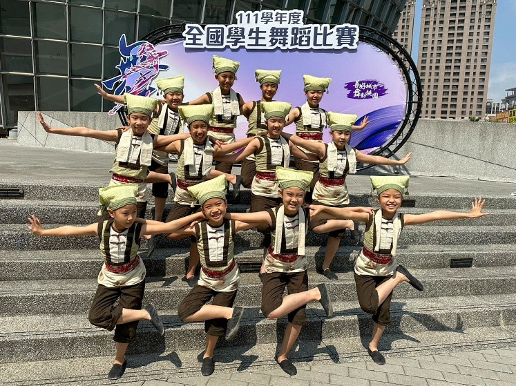 參加111學年度全國舞蹈比賽