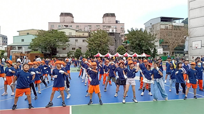 校慶園遊會表演