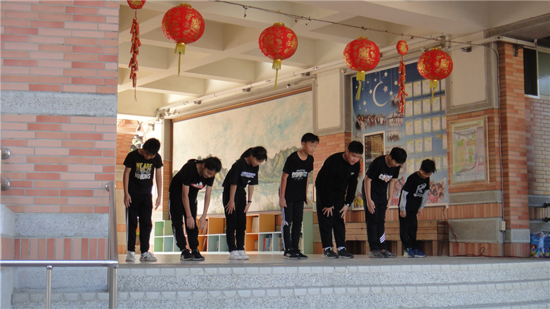 112學年藝術深耕舞蹈課-07六年級-與球球共舞