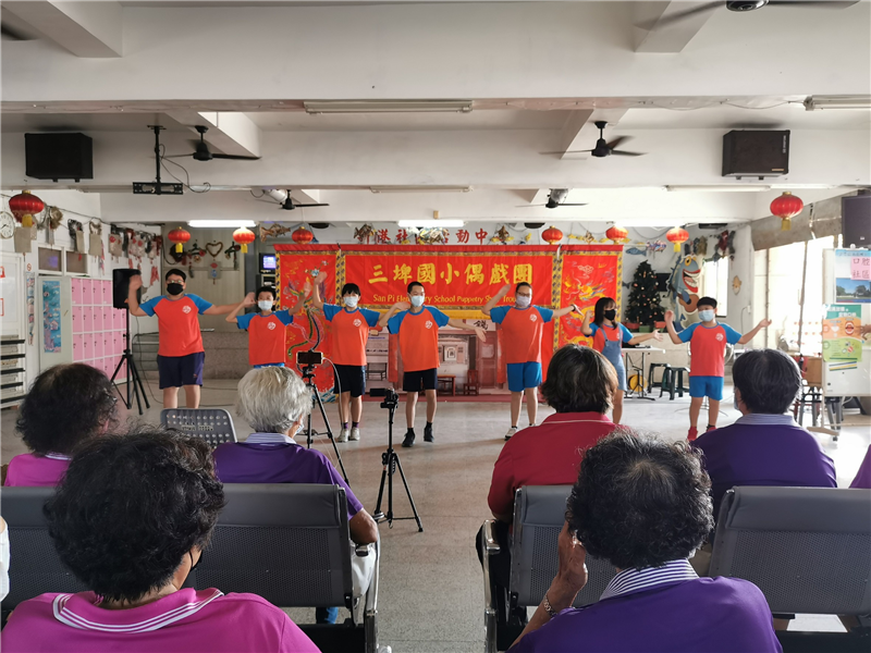高年級社區舞蹈表演
