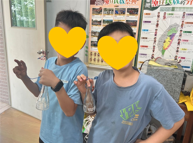 學生可樂瓶搖鈴作品