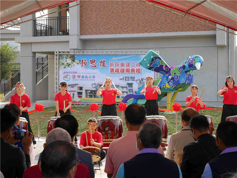 鼓隊於學校靜思樓落成啟用典禮擔任開場表演