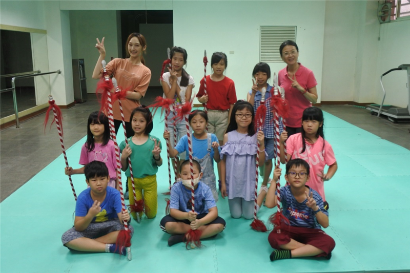 同學進行肢體操作體驗