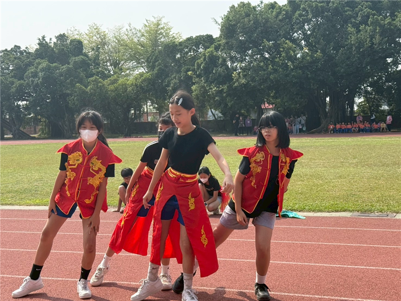 六甲流行舞結合武術表演