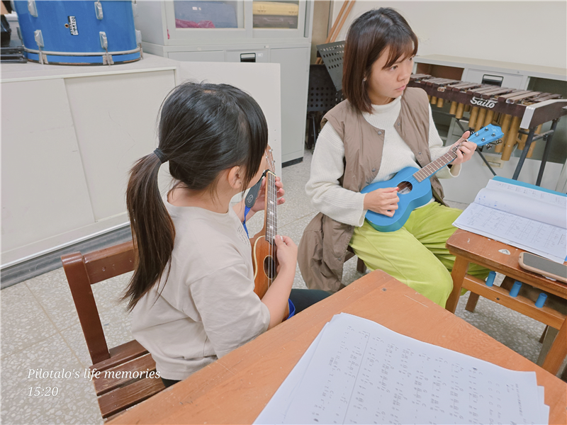 本校協同老師指導學期中轉學的同學。