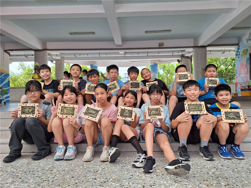 113學年度高雄市興達國小藝術深耕計畫 童話說童心 童畫悅童年 環遊世界趣_封面照片
