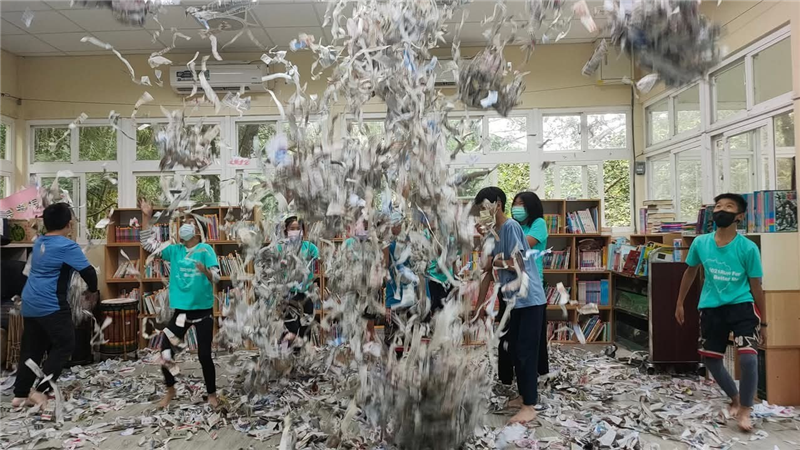 用紙花來造浪，開發全腦展現多元藝術玩劇嬉戲課程