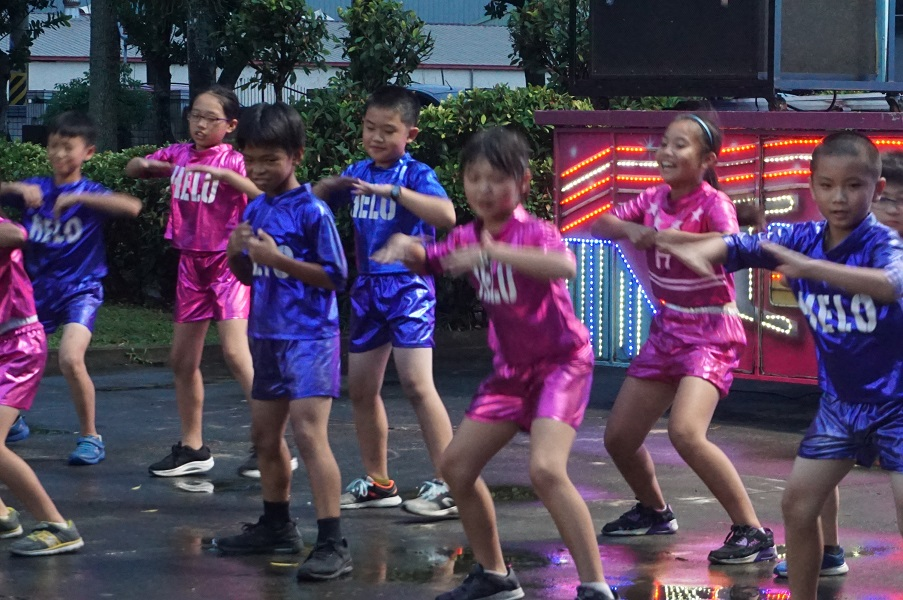 中年級學生舞蹈表演