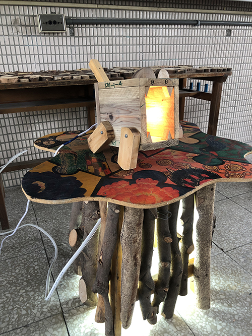 學生製作動物桌燈與椅子燈