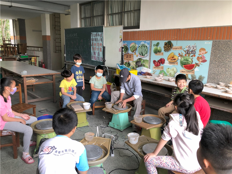112學年度高雄市龍目國小藝術深耕教學計畫-龍目陶藝生活_封面照片