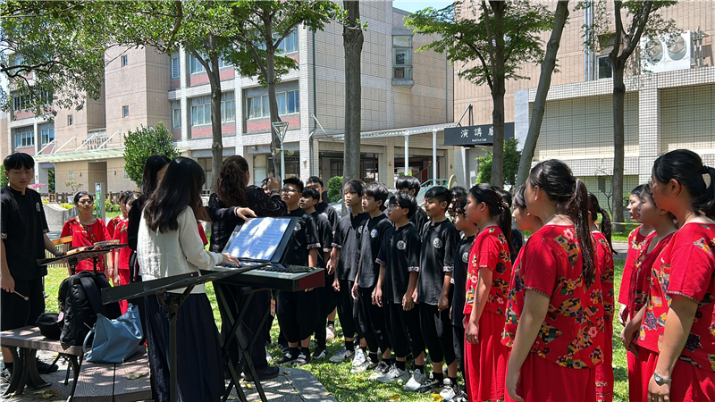 學生發聲練習