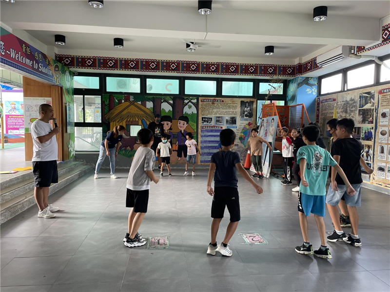 每周課程實施。