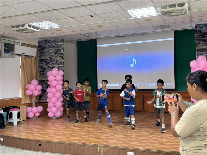 06結合母親節進行成果發表舞蹈