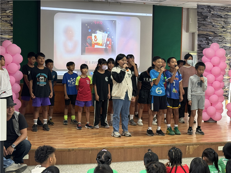 05結合母親節進行成果發表合唱