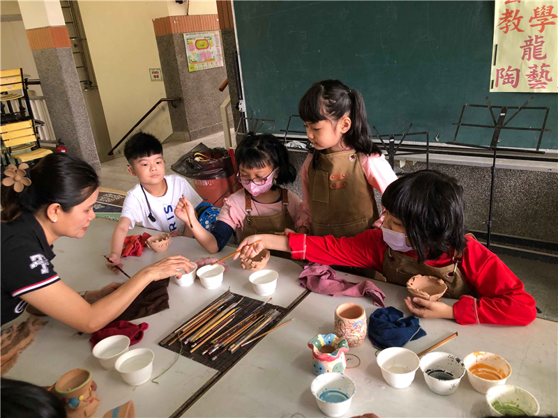 二年級彩繪作品教師協同