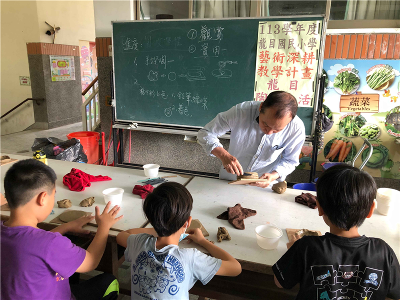 四年級學生拉坯作品裝飾