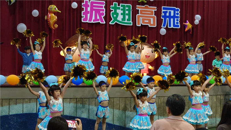 畢典奔放的青春啦啦隊舞