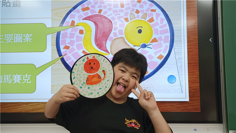 學生透過撕貼畫了解馬賽克效果。
