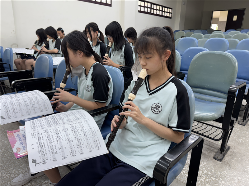 學生課堂直笛練習