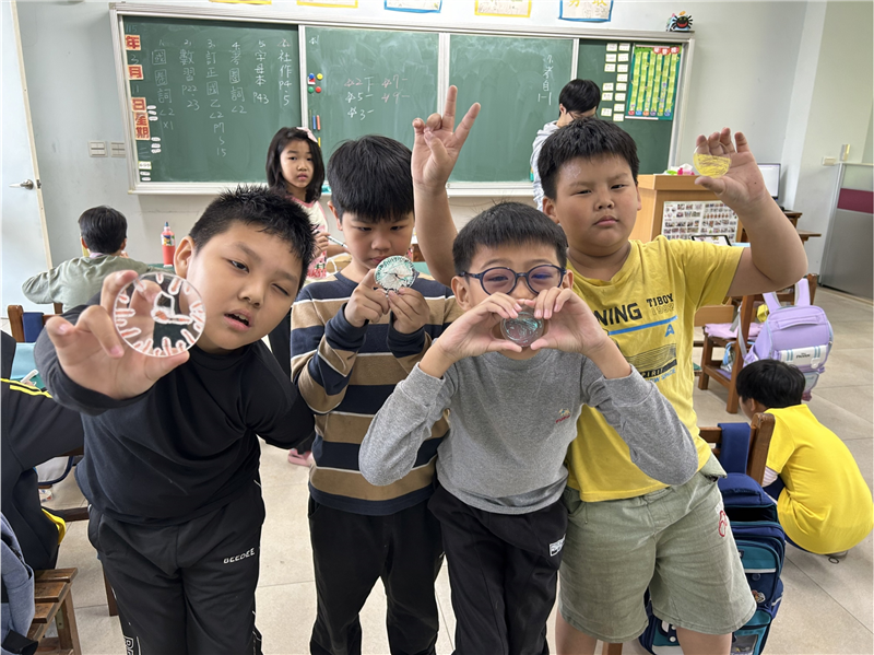 小朋友開心完成個人藝術創作