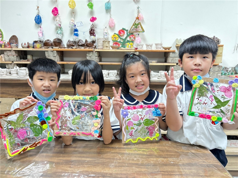 二年級學生與作品