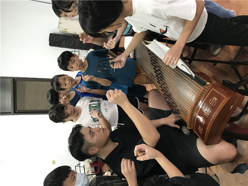 潘老師指導演奏技巧