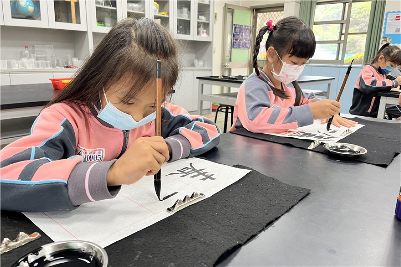 學生用心學寫書法