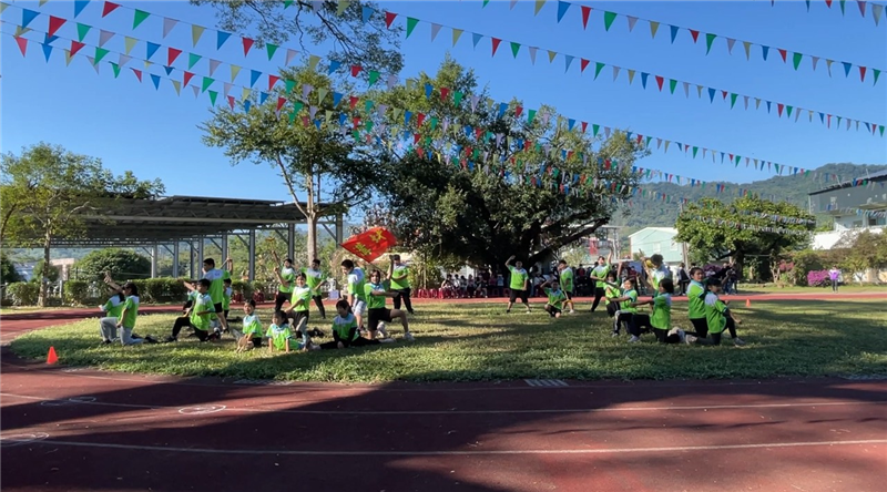 相關藝文展演與校慶活動，擴展藝術的視野與學生表演的舞台，也讓與會的社區家長一同沾染傳統民俗舞蹈之美。