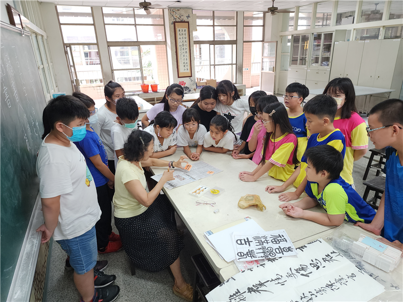 112學年度高雄市中崙國小藝術深耕教學計畫/詩書印畫 崙美相映_封面照片