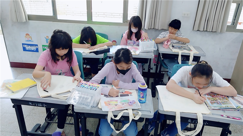 113學年度高雄市東門國小藝術深耕計畫-東門客家獅奇遇記(彩繪帆布袋創作)_封面照片