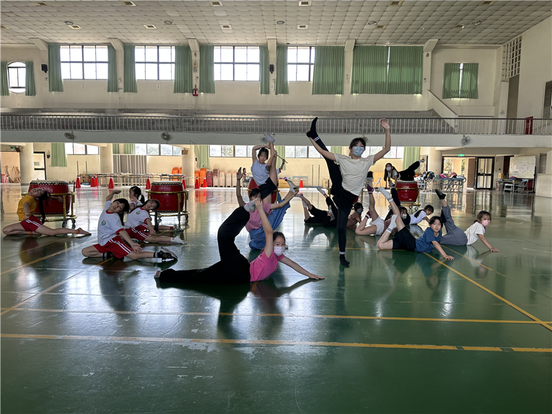 舞蹈團隊動作設計與練習