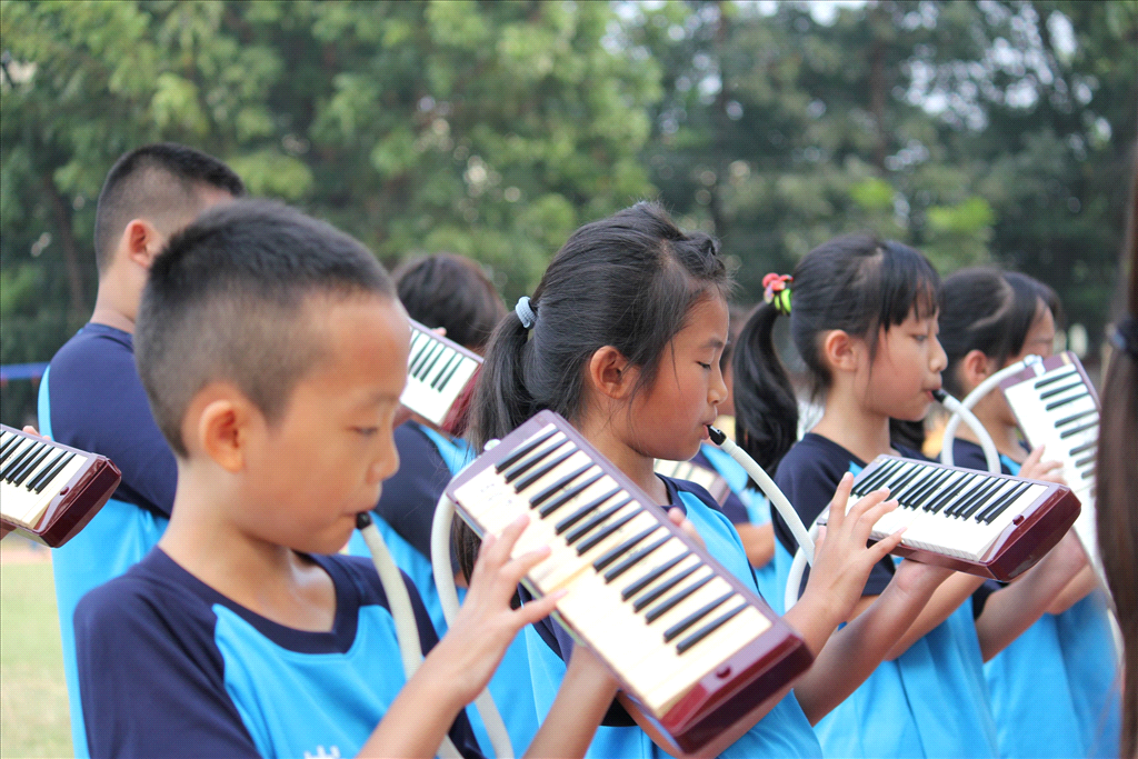 07.運動會中年級學生口風琴表演