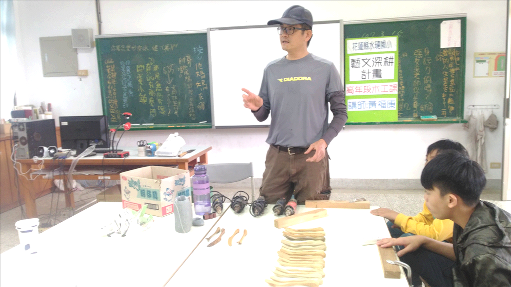 福康老師介紹筷子的做法