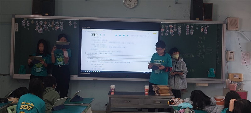 04學生上台練習讀劇
