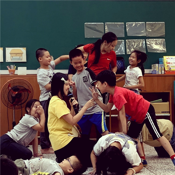 課程中的互動照片