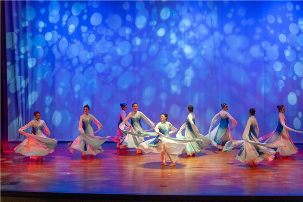 水袖翻飛裡的戲曲傳承-自創圖片第二張 水袖翻飛裡的戲曲傳承-自創圖片第二張